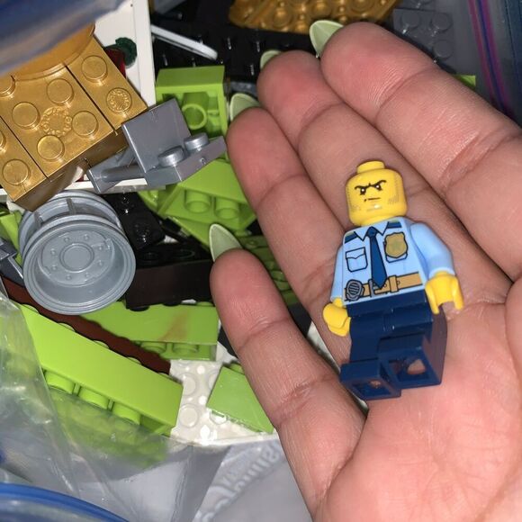 5 Lbs Bulk Mixed Lego Bricks And Accessories Including Some Figurines, Unsorted - Picture 5 of 7